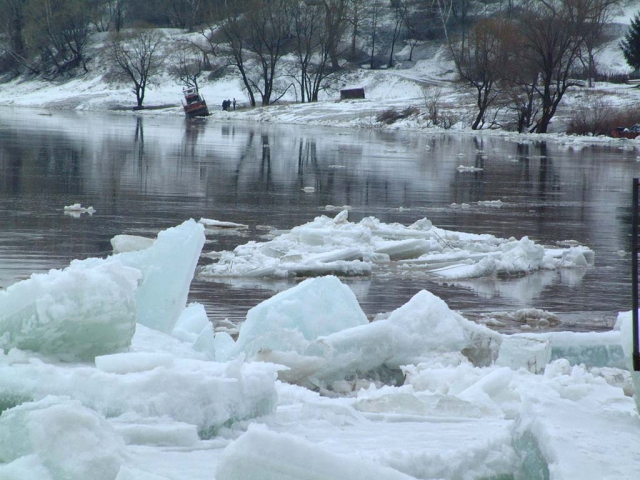 ПРАВИЛА ПОВЕДЕНИЯ НА ВОДЕ ВО ВРЕМЯ ВЕСЕННЕГО ПАВОДКА И ТАЯНИЯ СНЕГА И ЛЬДА.